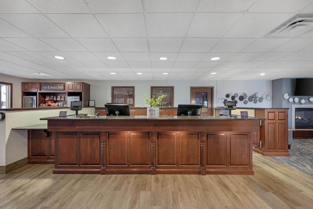 Best Western Plus Dubuque Hotel and Conference Center 2