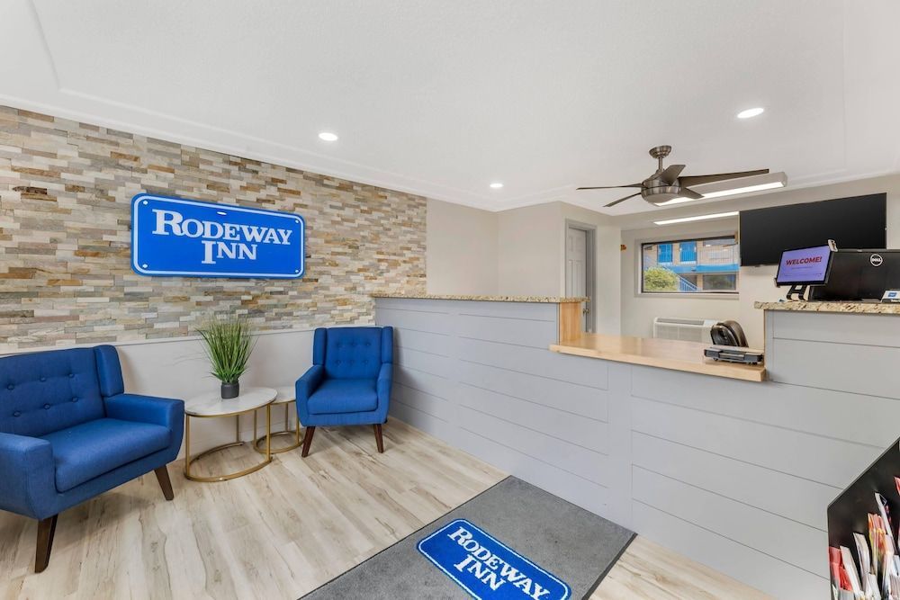 Rodeway Inn Lyons - La Grange 1