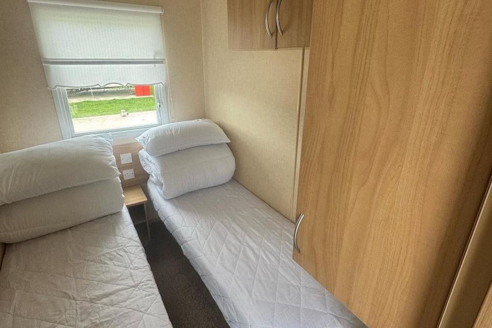 3 Bed Caravan - Sleeps 8 - Pets - Parking 2