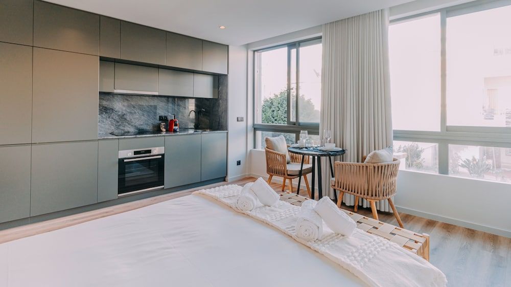 RUAH Apartments by LovelyStay 1