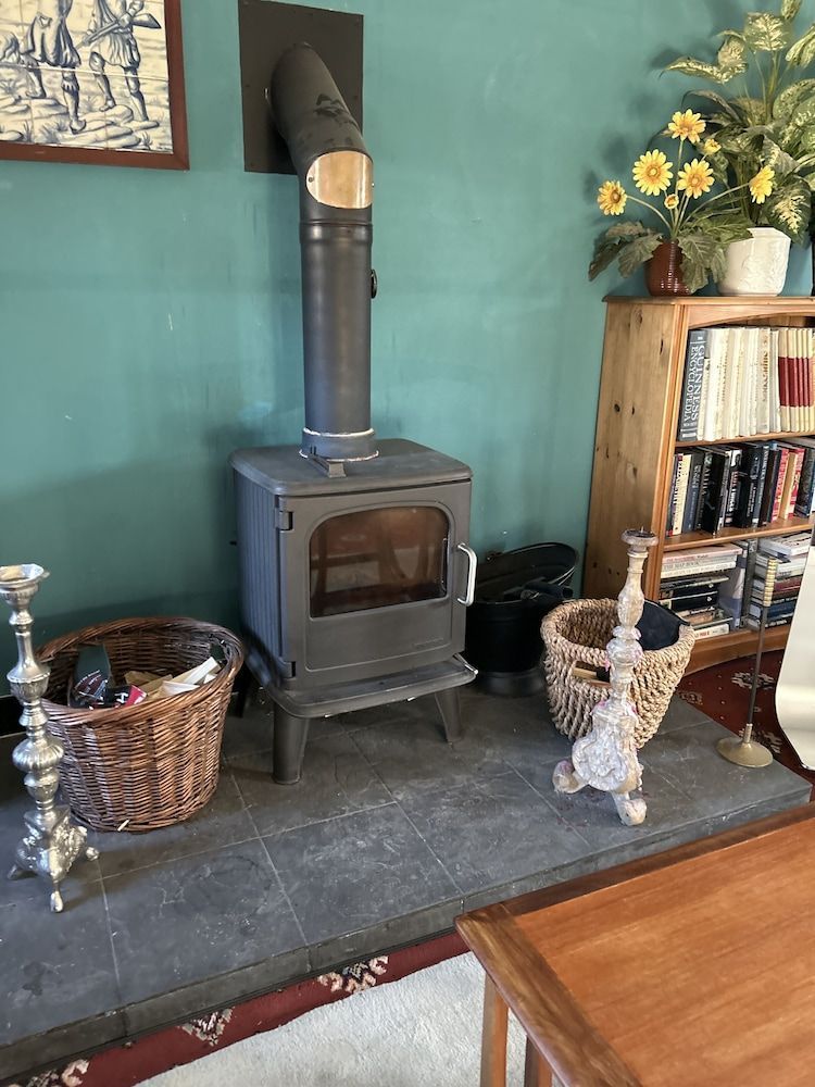 Lowri Cottage Hotel 1