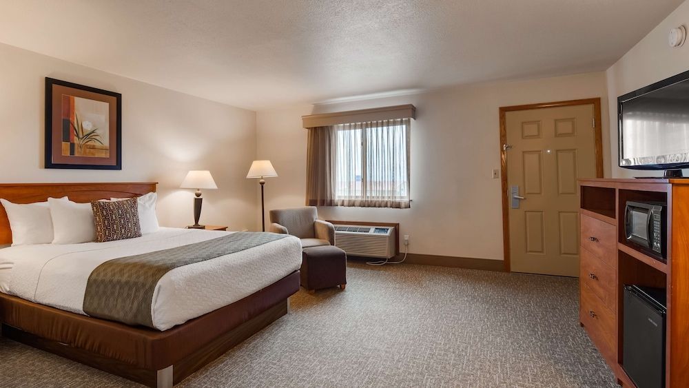 Best Western West Hills Inn 1