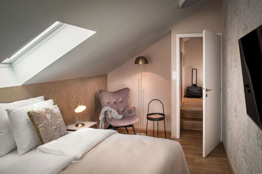 Theatre 9 Apartment by Adrez Living 2