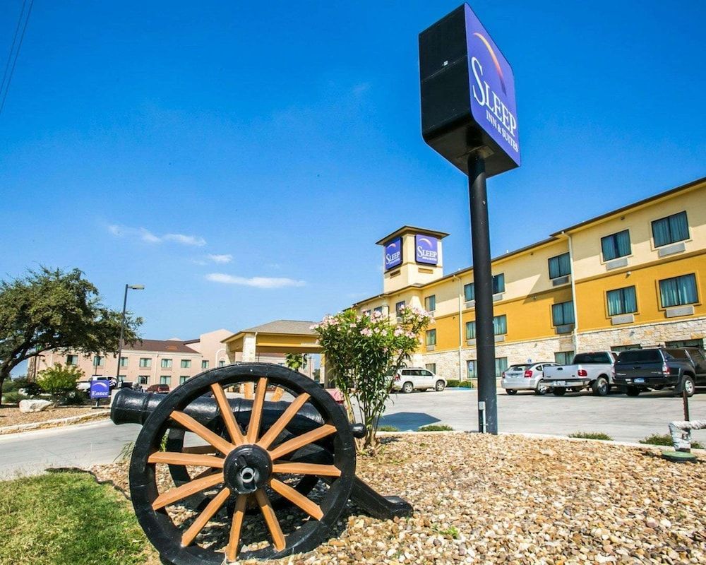 Sleep Inn & Suites Gonzales near Palmetto State Park 1