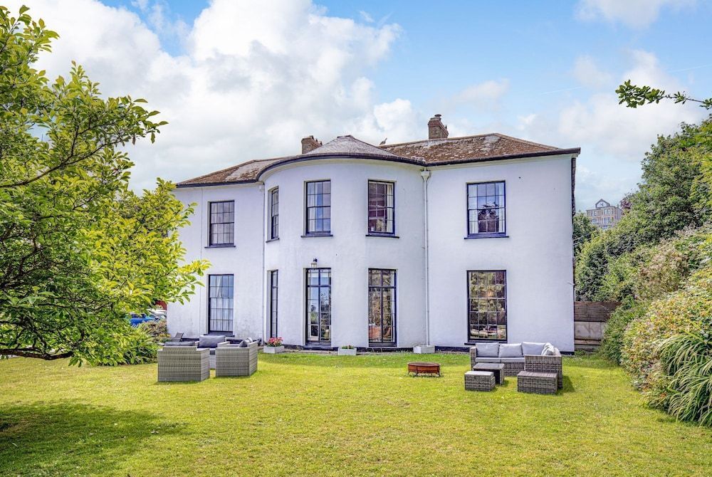 Laston House 1