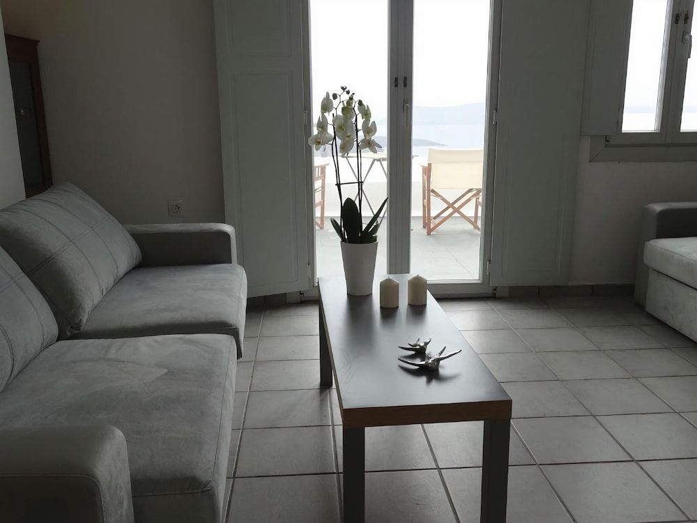 Santoriviera House 1