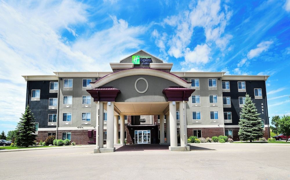 Holiday Inn Express & Suites GRAND FORKS by IHG 1