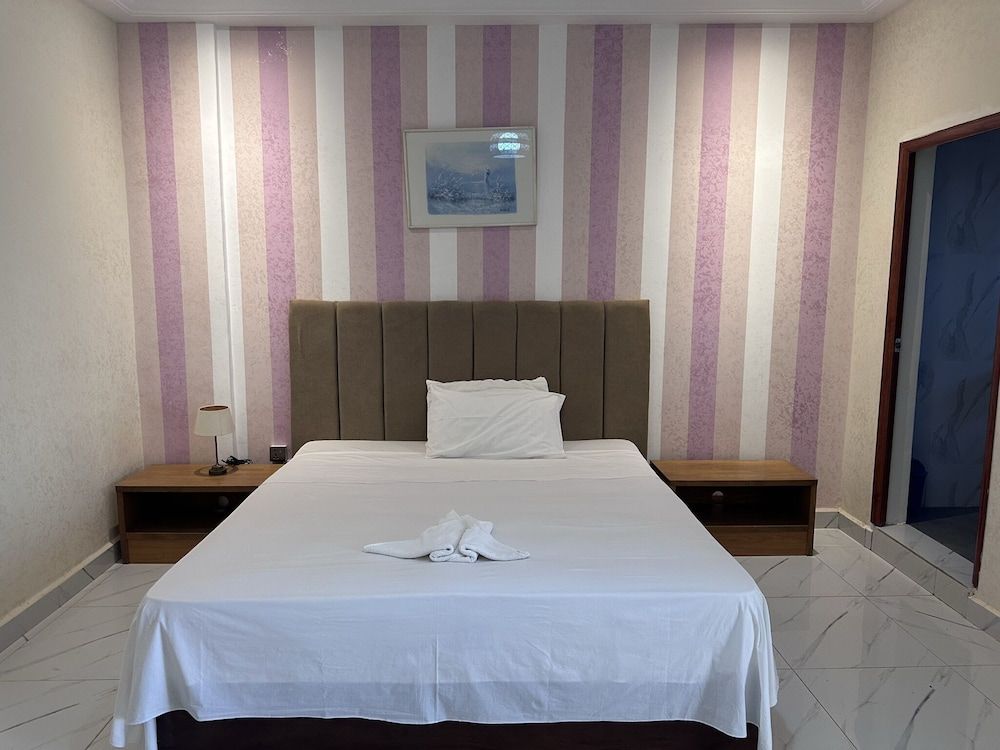 Apartments Plaza Hotel 2