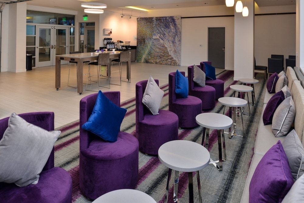 Holiday Inn Express & Suites SAN DIEGO - MISSION VALLEY by IHG 2