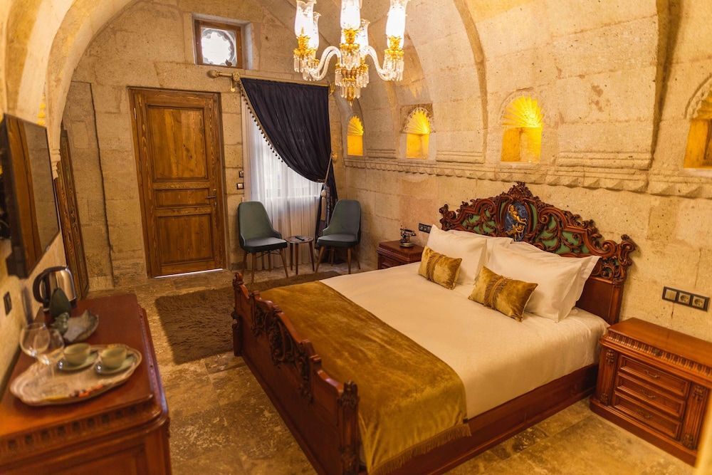 Solo Cave Suites 2