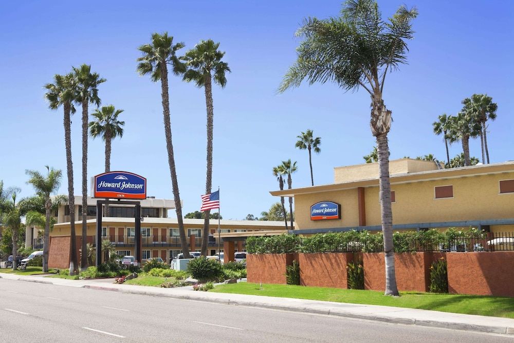 Howard Johnson by Wyndham San Diego Sea World 1