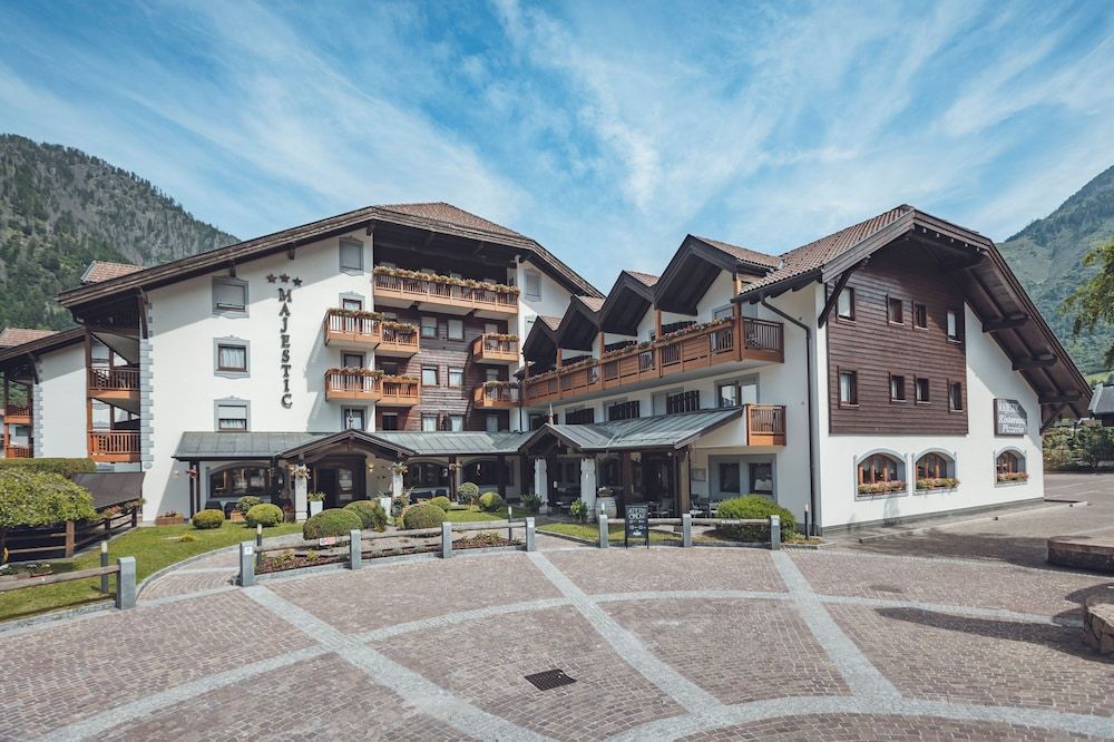 Aparthotel Majestic 1