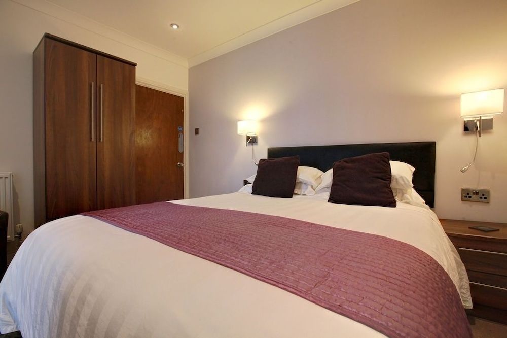 Farnham Hotel 2