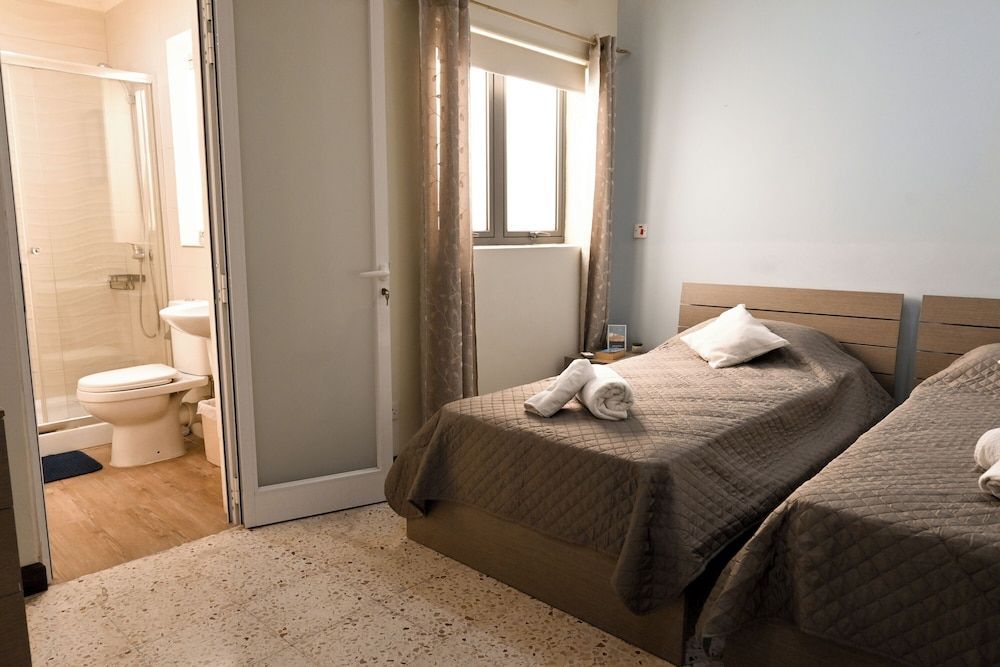 Cozy Ensuite Rooms 1
