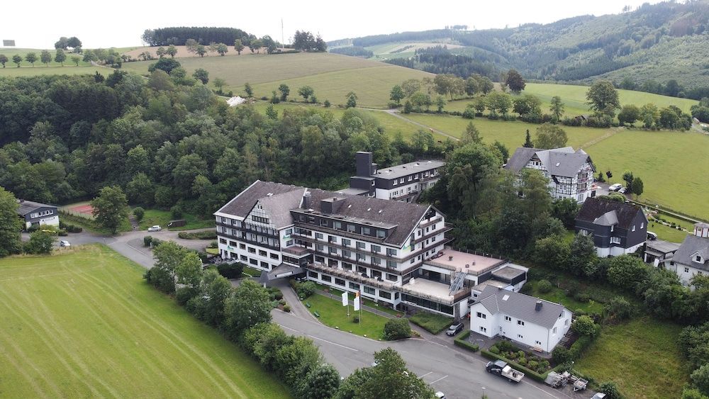 Sauerland Alpin Hotel 1