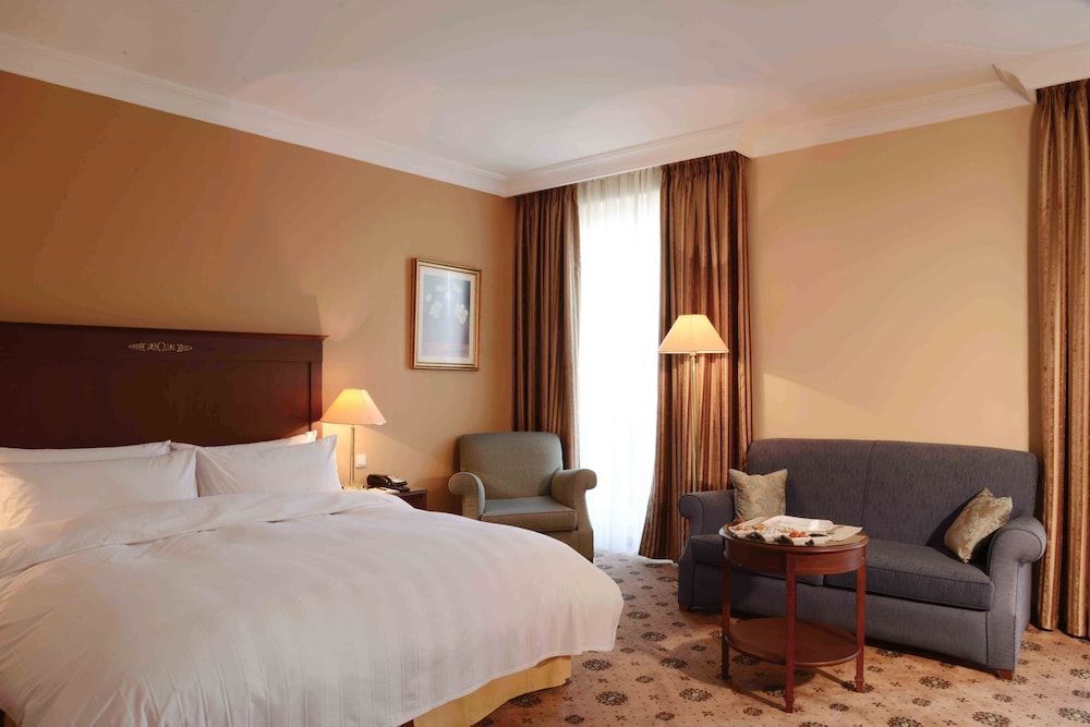 LOTTE City Hotels Tashkent Palace 2