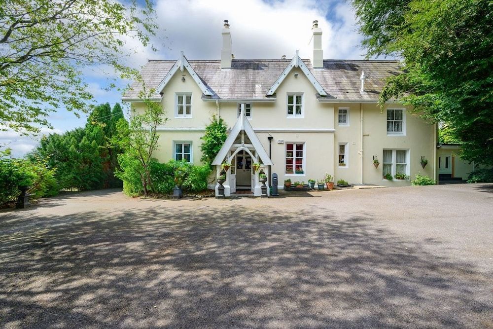 Robin Hill House 1