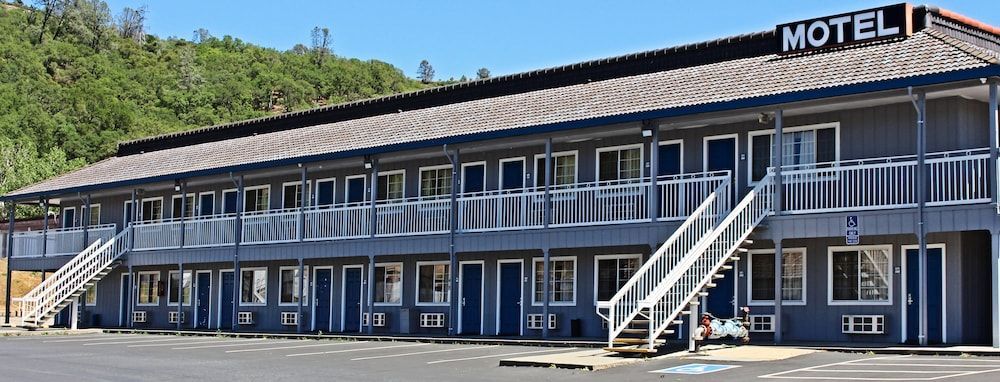Lake Point Lodge 1
