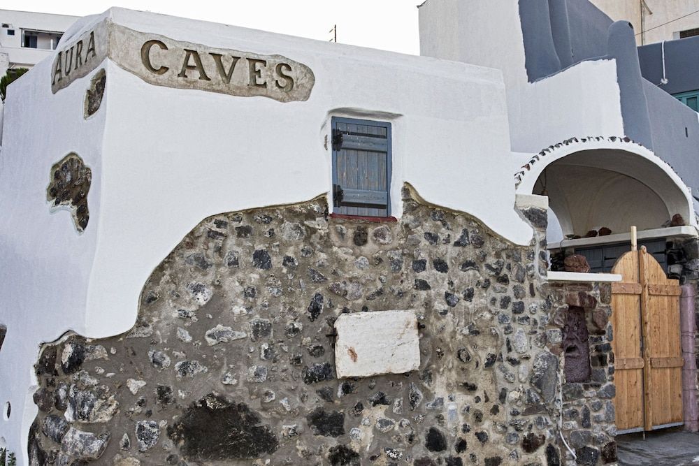 Αura Cave 2