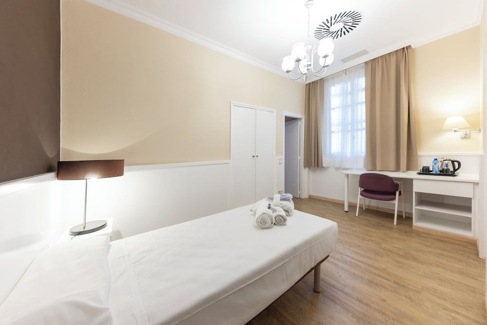 1881 Hotel Balneario Vichy Catalan 2