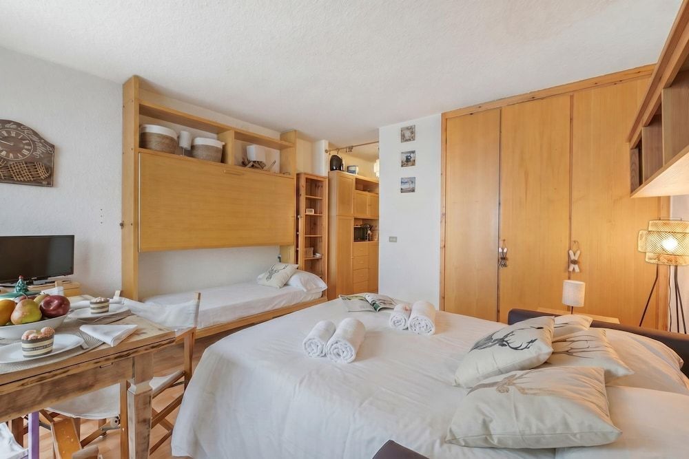 Studio Sansi 34 With Balcony Views 2