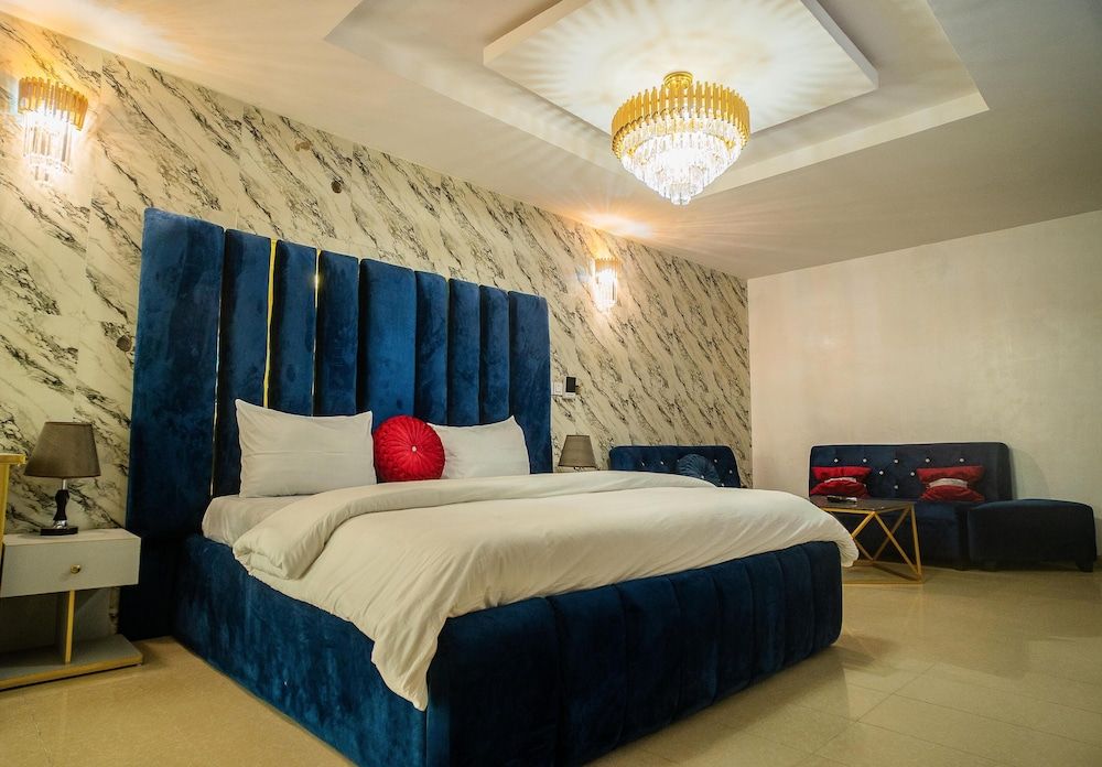 Royalty Place Hotel 2