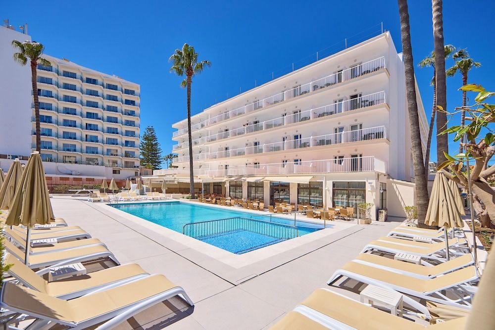 Universal Hotel Bikini 1