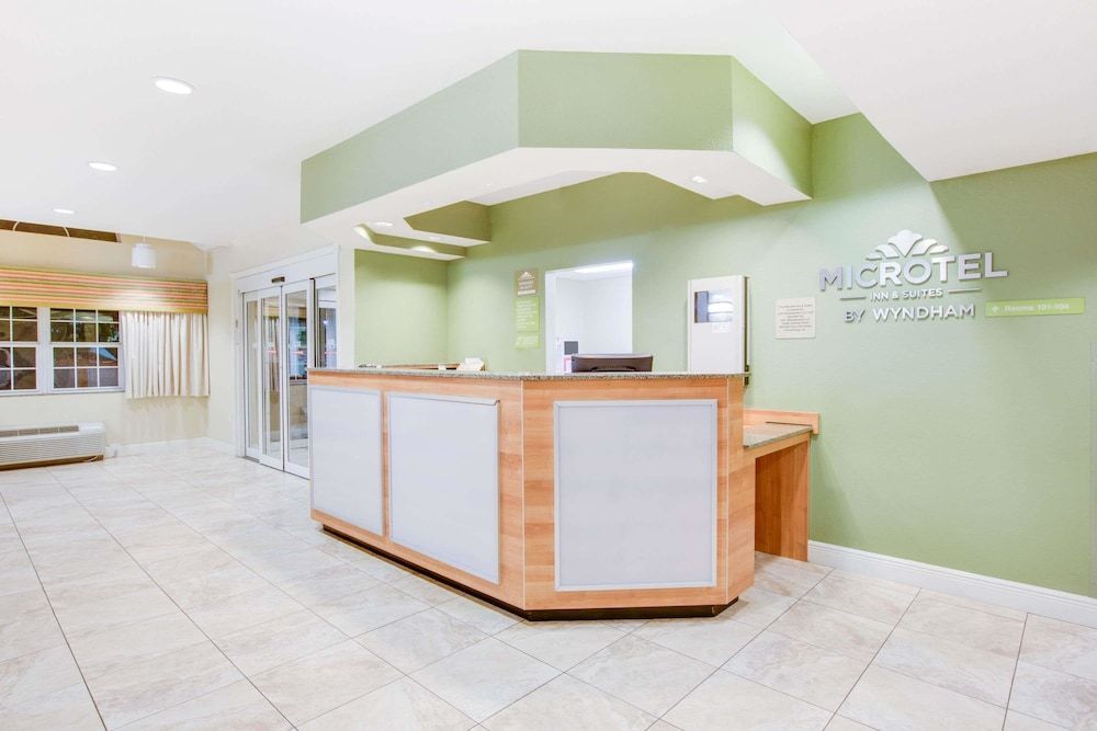 Microtel Inn & Suites by Wyndham Saraland 2