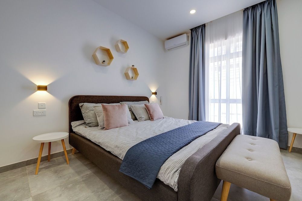 Perfect Location, Idyllic 2BR Apartment 1