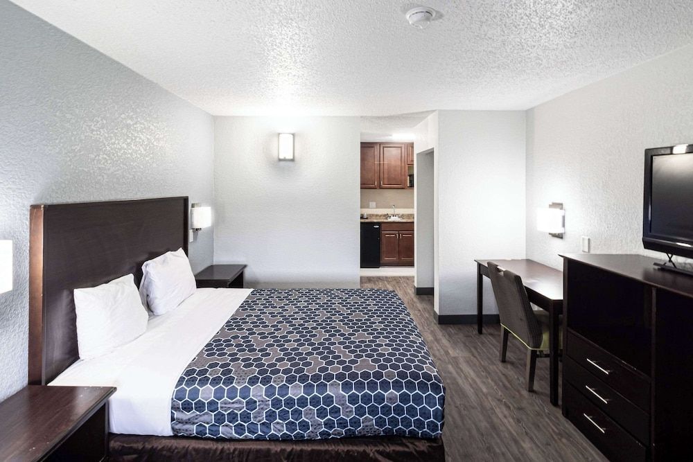 Rodeway Inn At Fort Lee 1