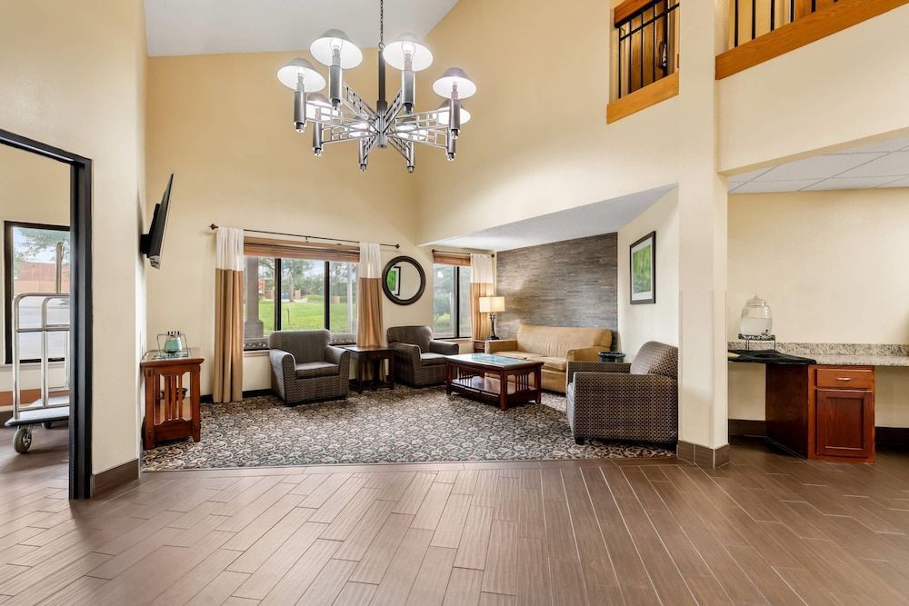 Quality Inn & Suites Lawrence - University Area 2