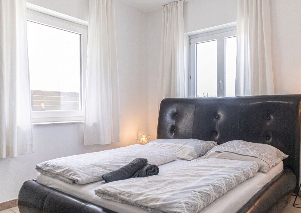 Cozy Room With Shared Garden Access 1