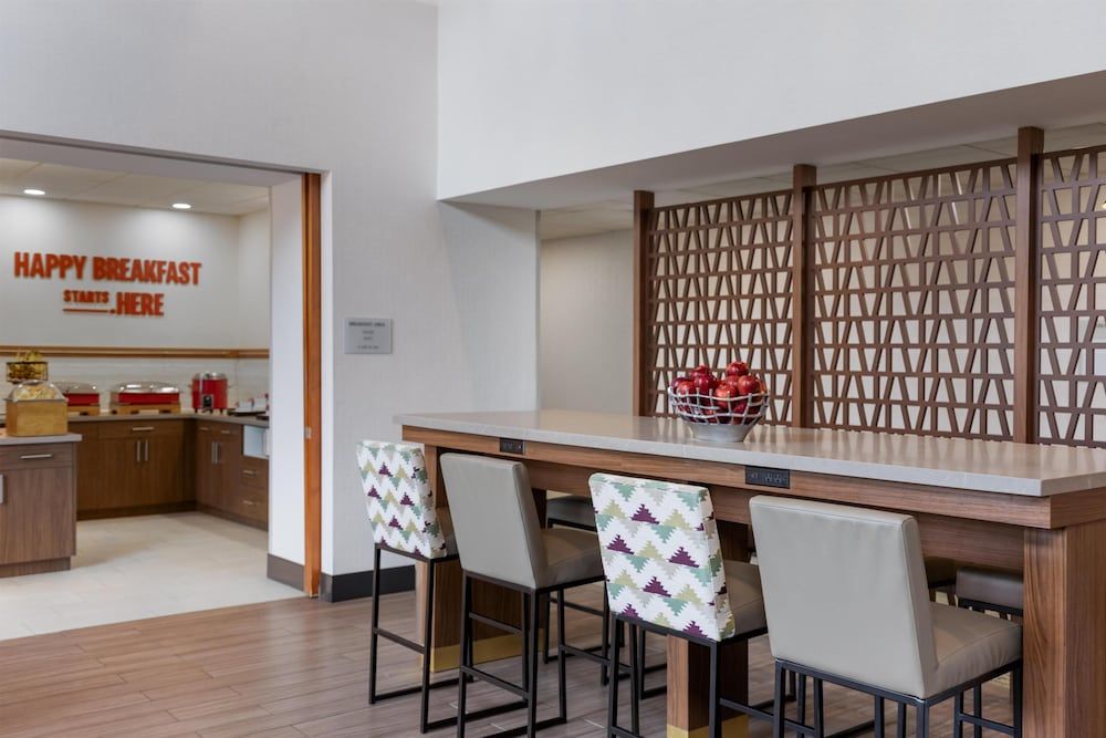 Hampton Inn & Suites by Hilton Windsor 2