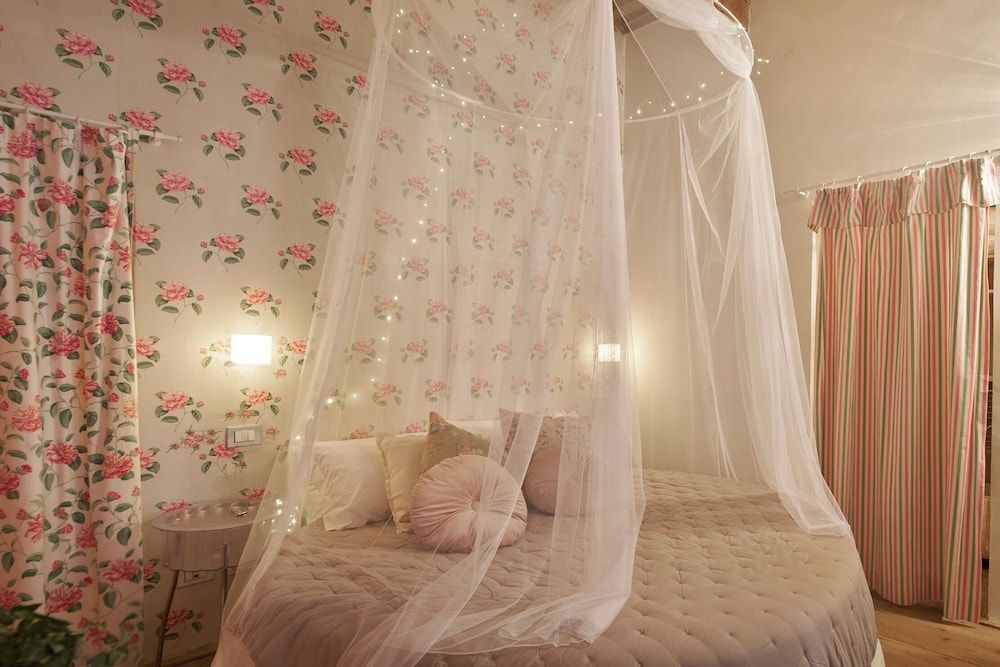 Bright Romantic Retreat in Florence 2