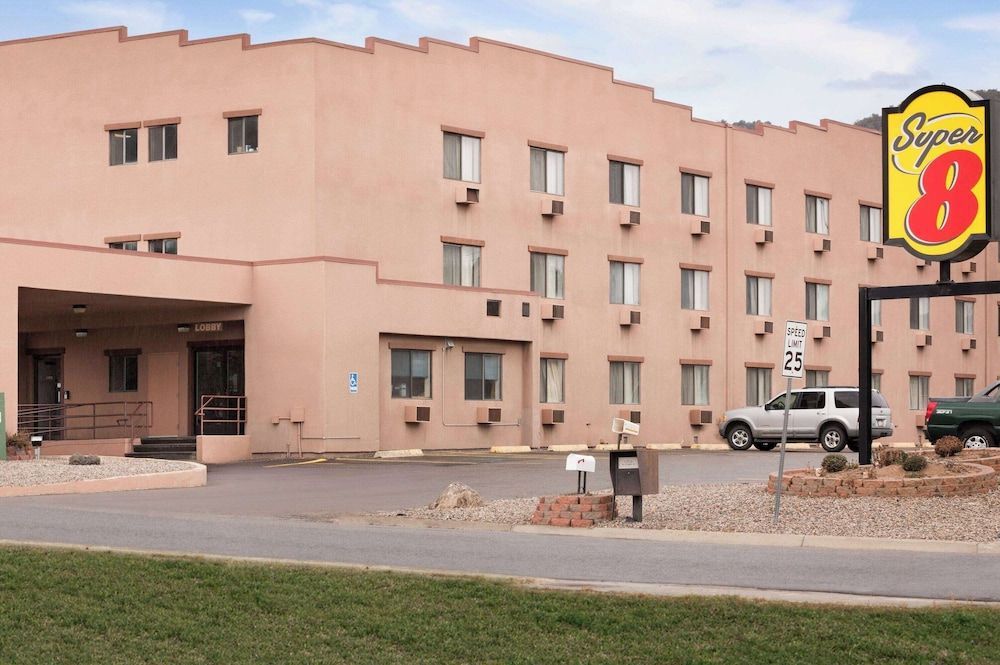 Super 8 by Wyndham Durango 1