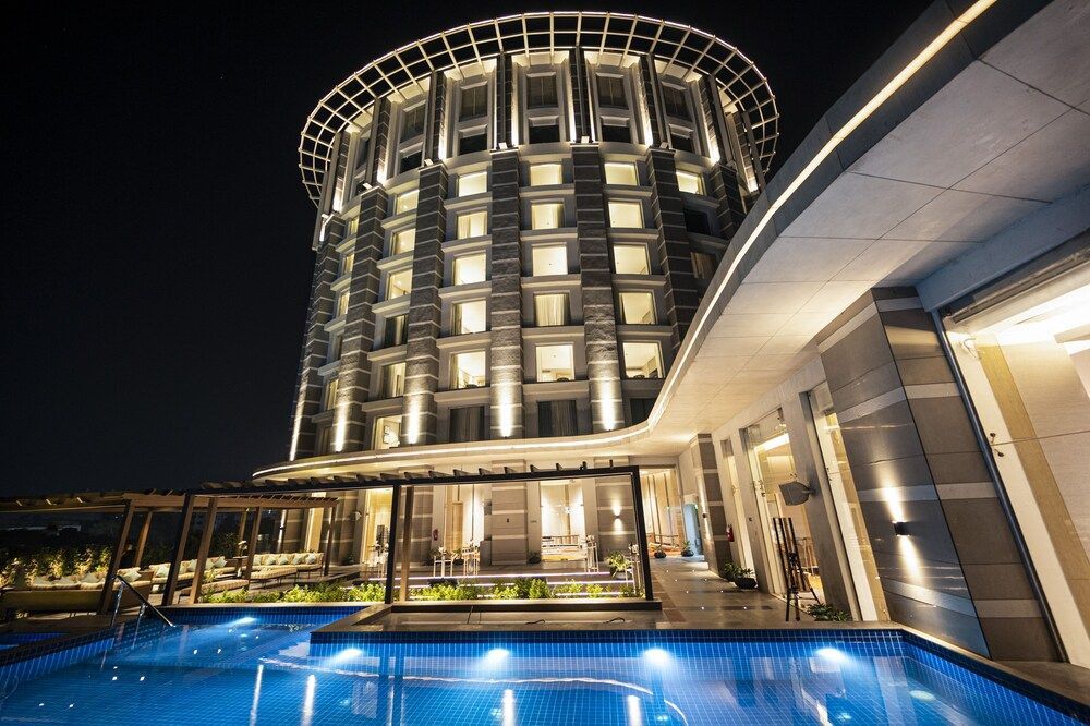 LYFE HOTEL 1