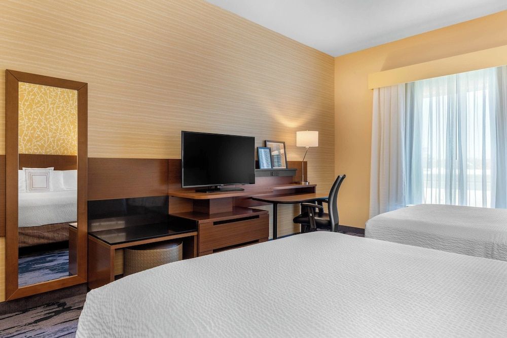 Fairfield Inn & Suites by Marriott Mebane 2