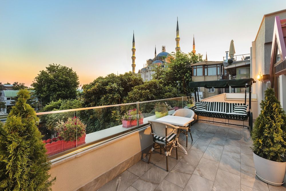Obelisk Hotel & Suites 1