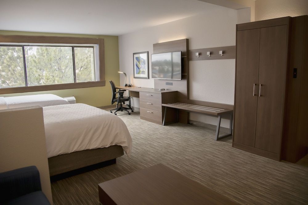 Holiday Inn Express & Suites COLORADO SPRINGS NORTH by IHG 2