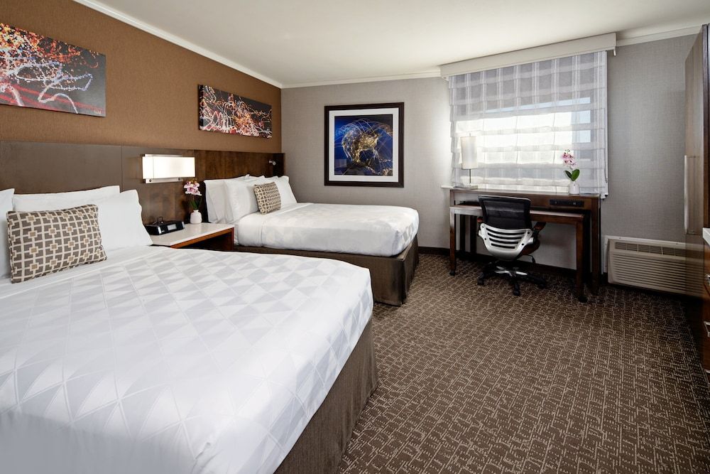 Holiday Inn LONG BEACH AIRPORT by IHG 1