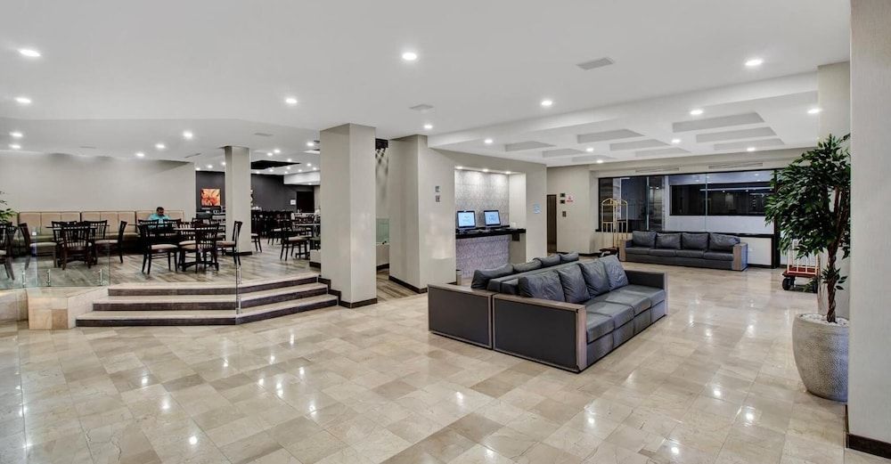 Everest Hotel 2