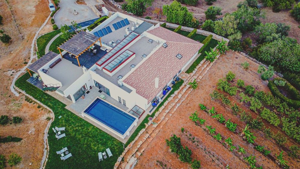 Mercedes Country House 1