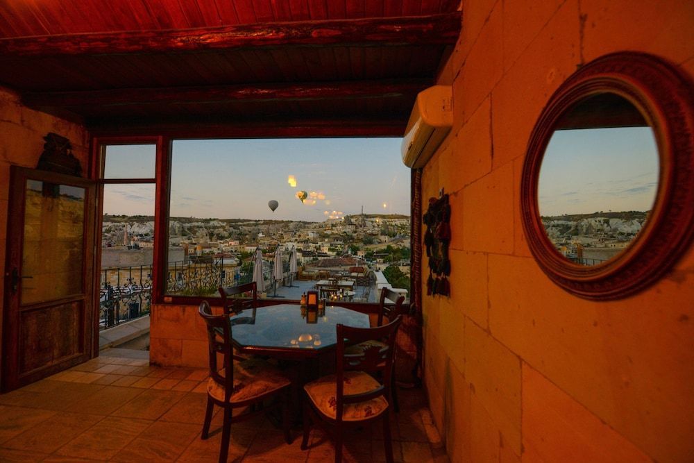 Vineyard Cave Hotel 1