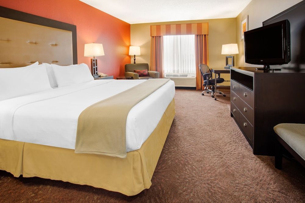 MUNCIE PLACE HOTEL & SUITES by IHG 1