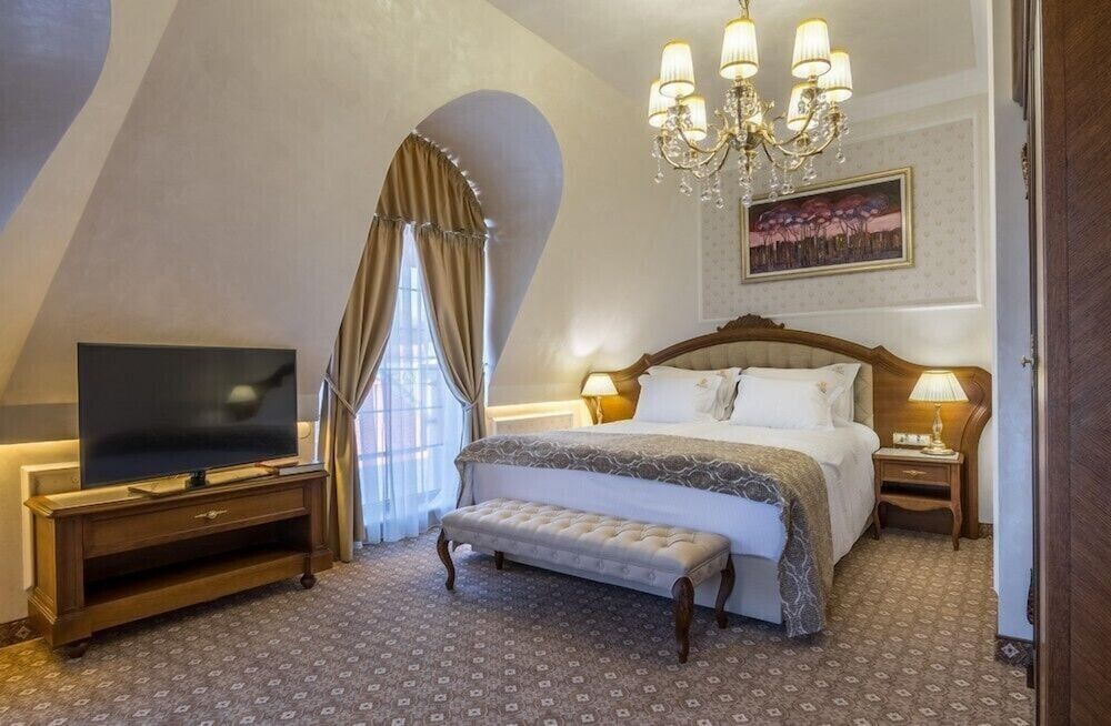 Residence City Garden - Certificate of Excellence Top 10 BEST Five-Stars City Hotels for 2024 awarded by HTIF 1