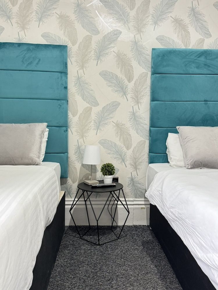 OYO Marine Parade Hotel, Eastbourne Pier 1
