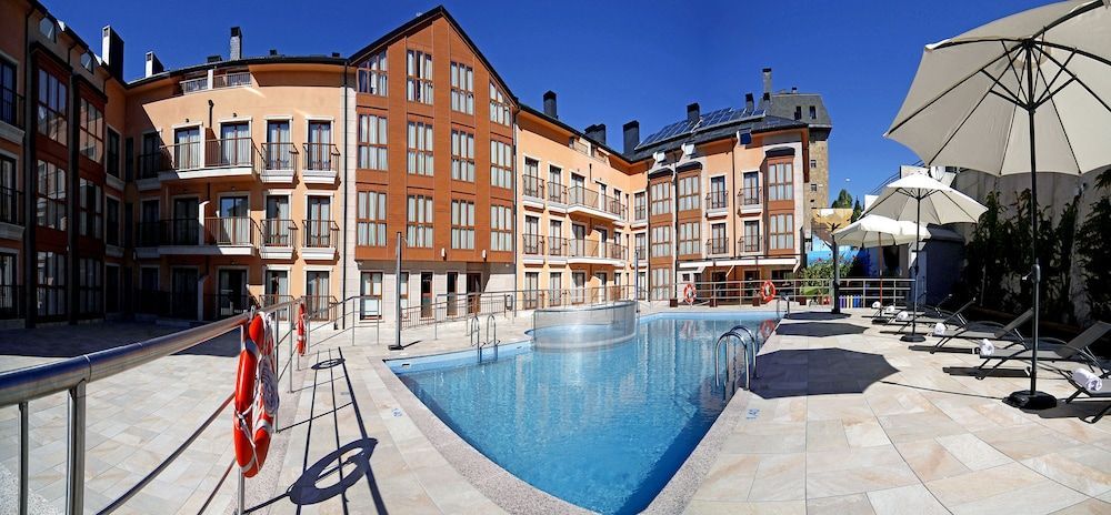Apartahotel & Spa Jacetania 1