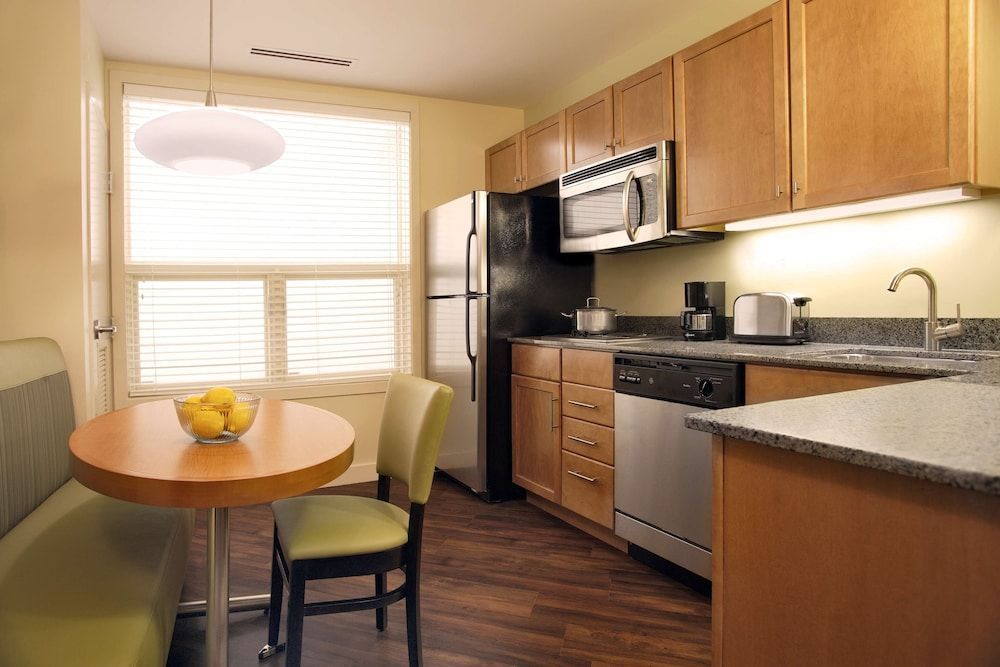 Hyatt House Naperville/Warrenville 1