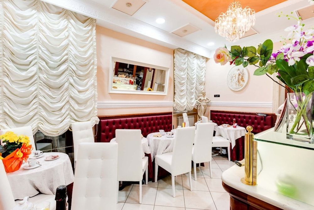 Caroline Suite 1