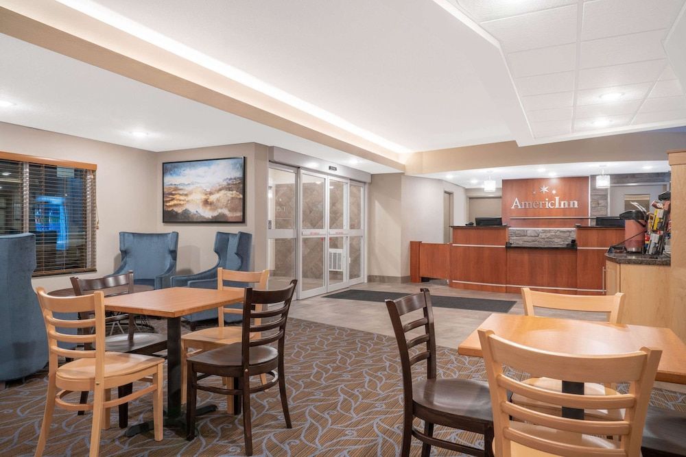 AmericInn by Wyndham Windom 2